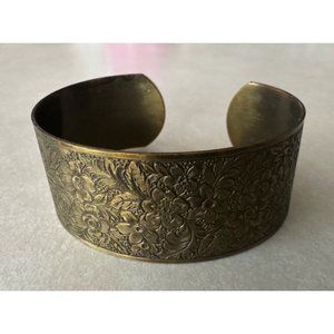 Vintage gold tone brass floral etched embossed cuff bangle bracelet